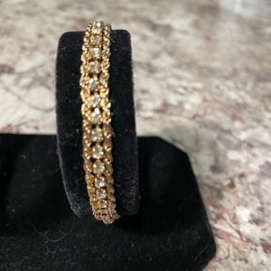 Elegant Gold Bracelet with Crystal Accents
Size 7”